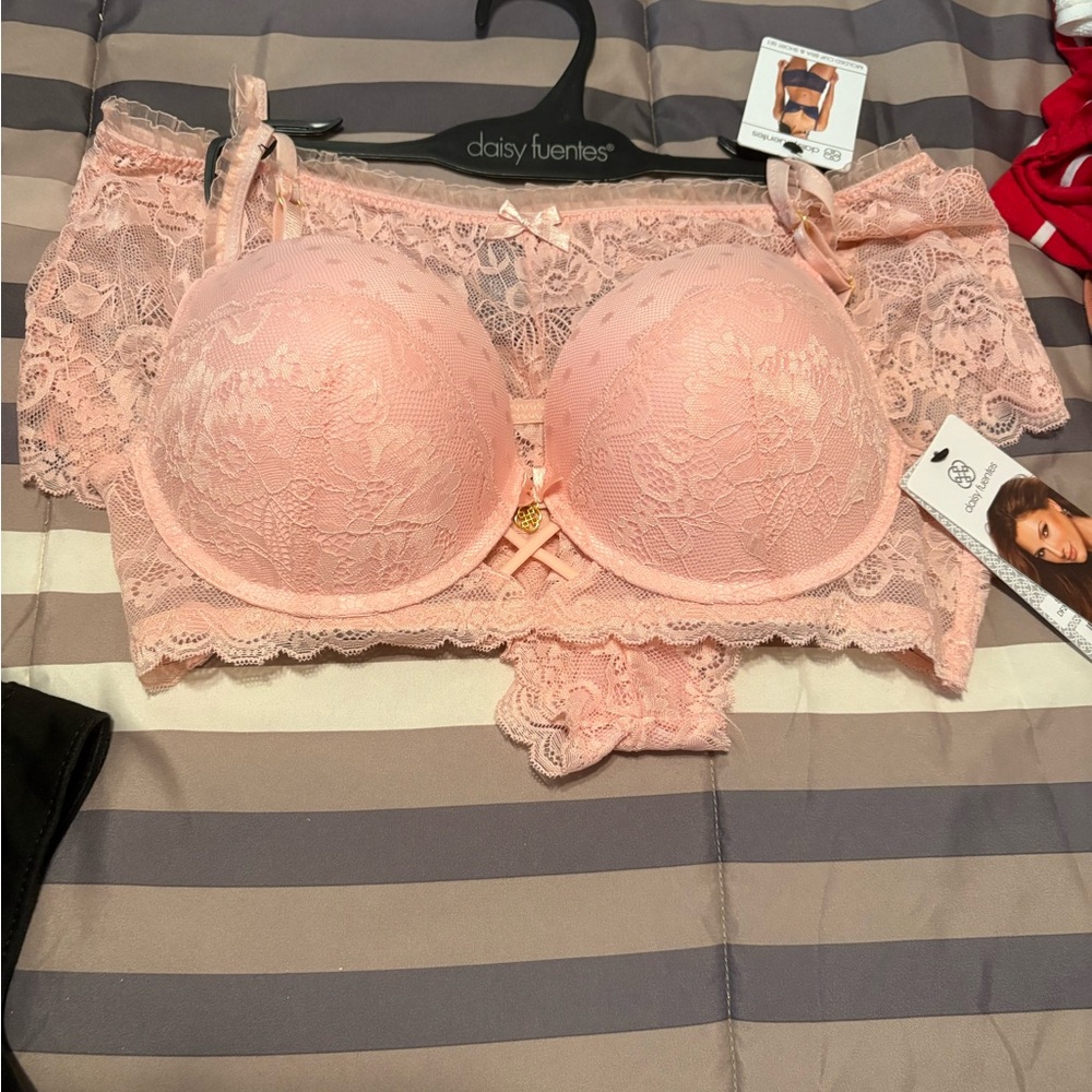 Daisy Fuentes sexy Lace Bra and Panty Set